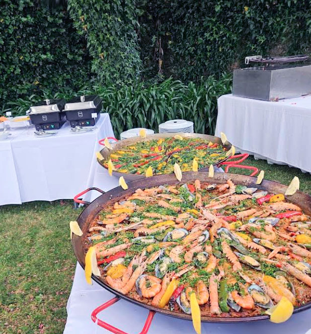 A Fora de Casa presta catering em todo o país desde 1990, com ementas tradicionais a fusão, logística completa, espaços próprios e serviços de apoio opcionais.