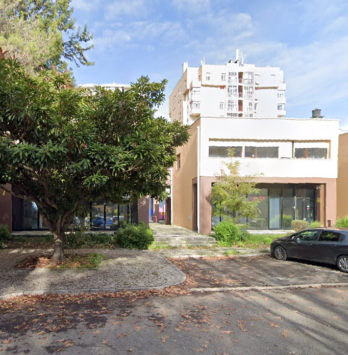 Construtor com foco em obras civis e públicas, ativo desde o final dos anos 1990