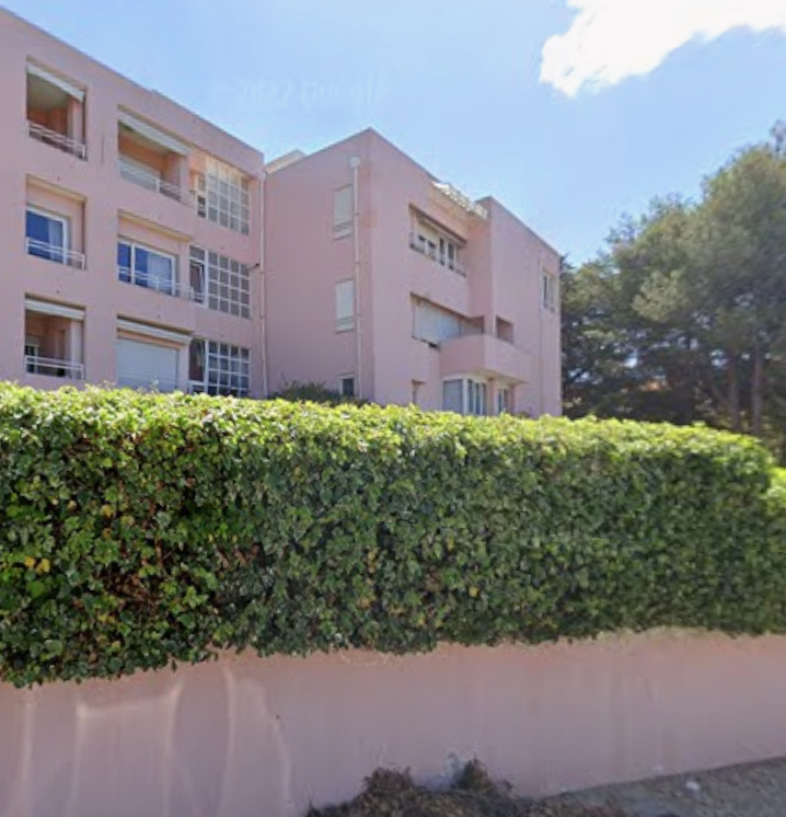 Comércio e transformação de mármores e granitos para construção e acabamentos