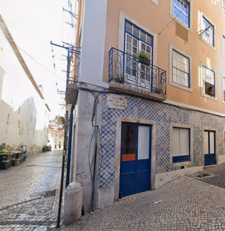 É uma empresa de construção civil em Lisboa especializada em obras residenciais e comerciais