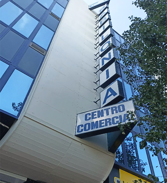 Centro Comercial Babilónia centro comercial no coração da Amadora junto à estação de comboios