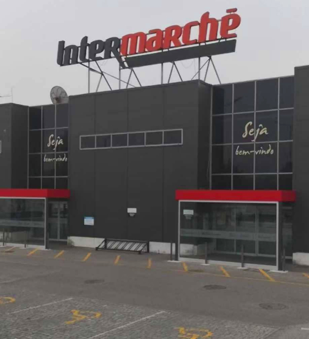 Intermarché São Martinho do Porto supermercado com talho, peixaria e posto de combustível