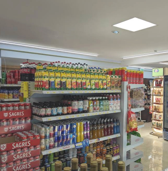 Supermercado SuperEureka supermercado de bairro com produtos frescos, talho e seleção de artigos de mercearia em Lagos