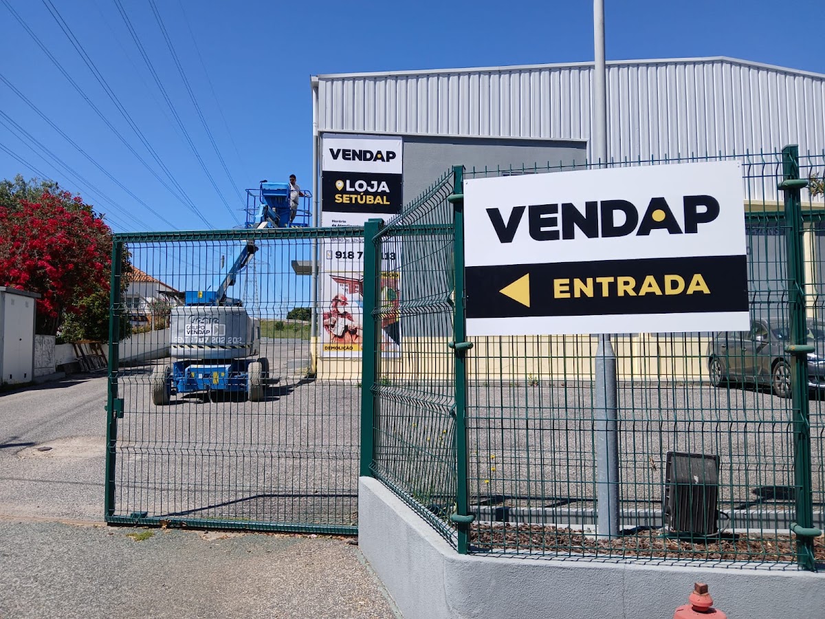 VALMÁQUINAS - LIMPEZA DE TERRENOS E CONSTRUÇÃO LDA foto 3