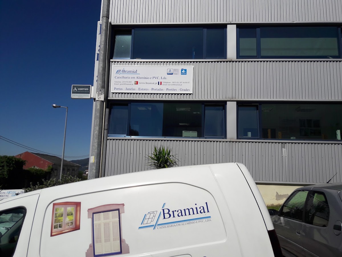 Bramial - Janelas e Caixilharia em Alumínio e PVC foto 2