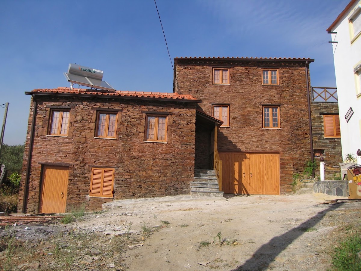CAIXINUNES - Industria de Caixilharia, Unipessoal, Lda. foto 1
