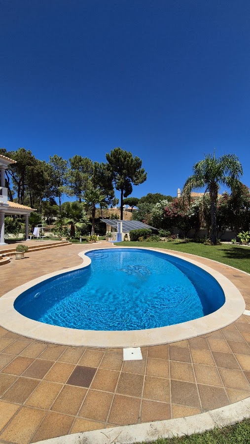 AQUALUX - pools | gardens | wellness & spas foto 1