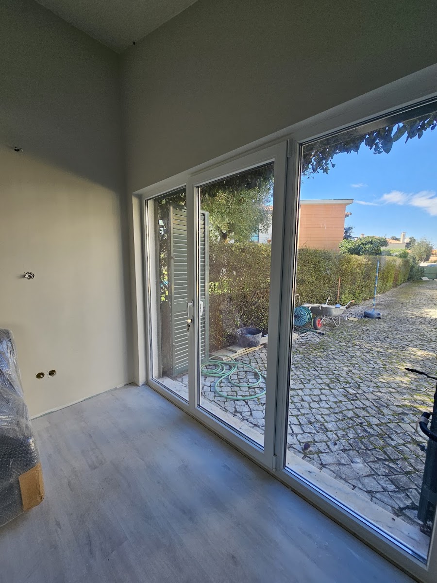 Janelar LDA - Soluções para janelas, portas e estores foto 2