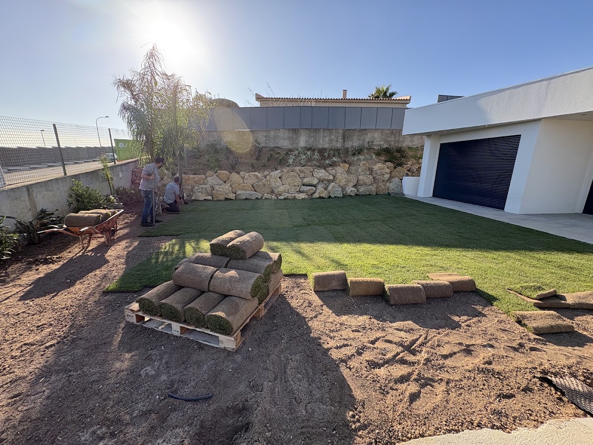 Erva Pura-serviços Integrados De Jardinagem Lda foto 3