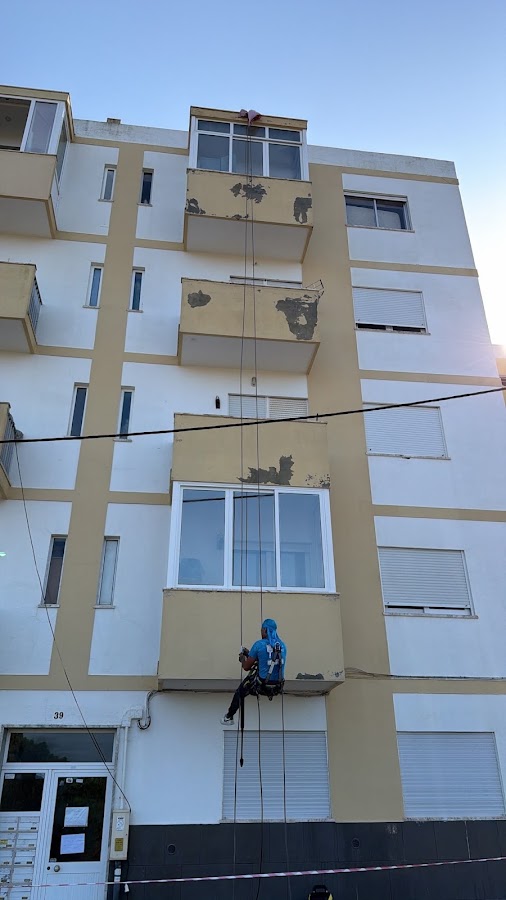 SECIL PEREIRA Pinturas & Lavagem de telhados, impermeabilização,Remodelações em Geral foto 2